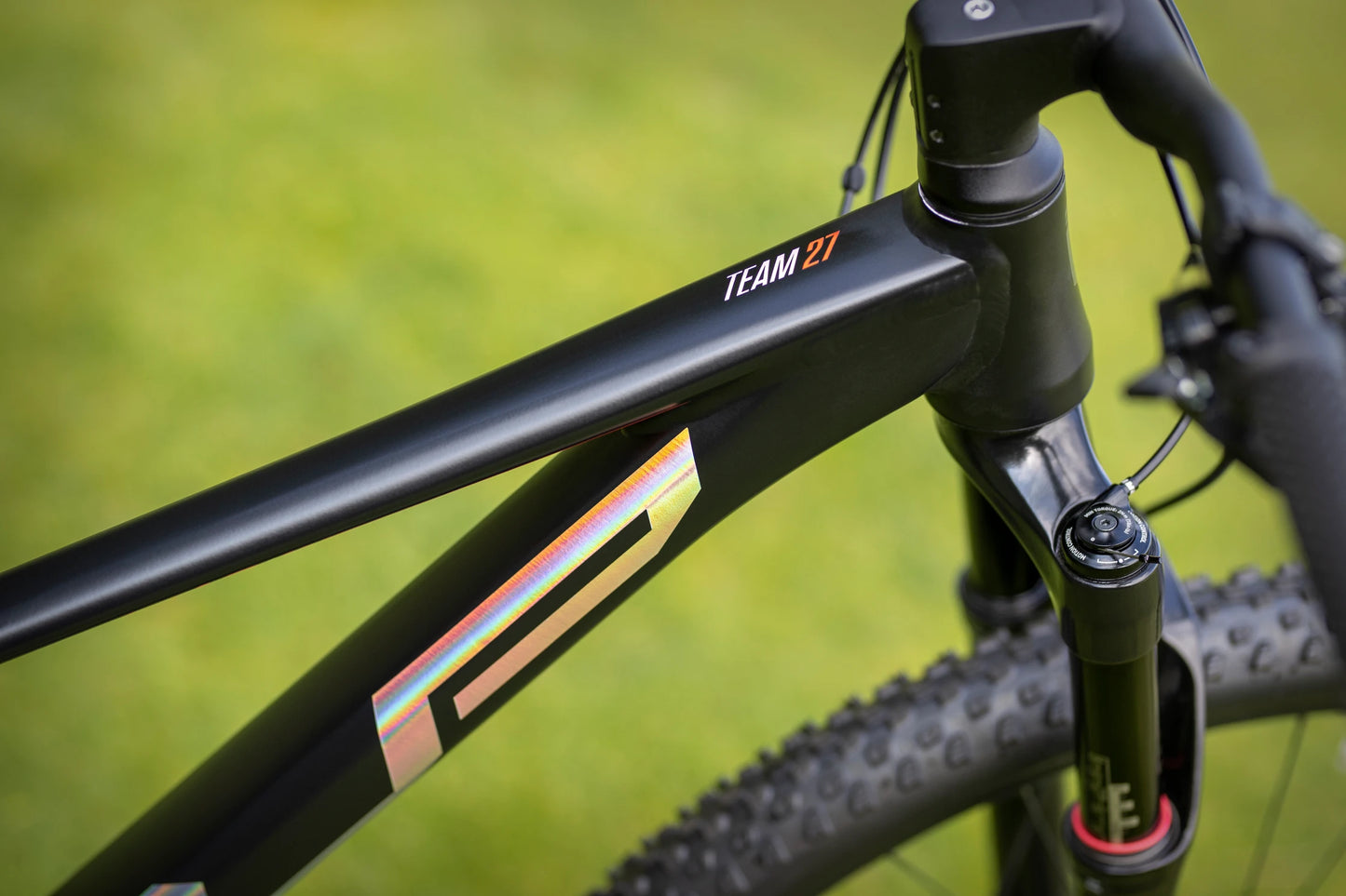 Team 27 Issue / Matte Black/Hologram Chrome/Team Red / 27.5x15.5"(S)